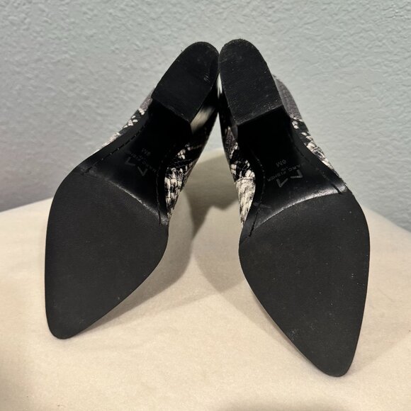 MARC FISHER Oshay Pointed Toe Bootie Size 6M - Picture 8 of 10